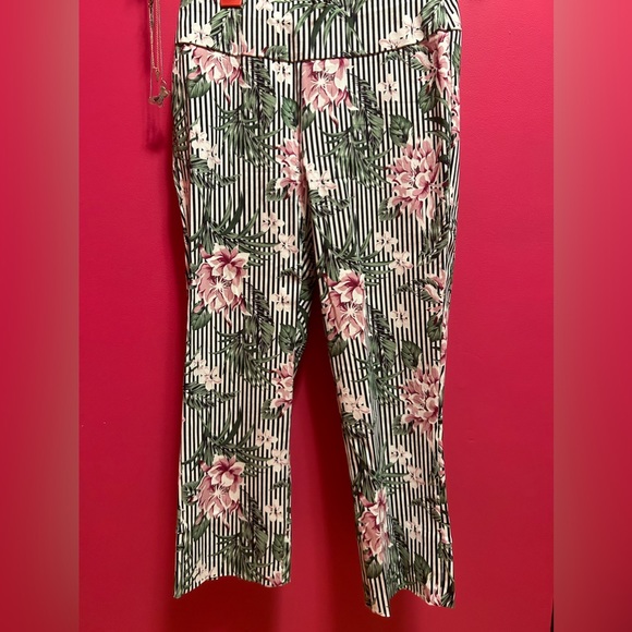 Charlie B Capri Pants - Picture 2 of 5